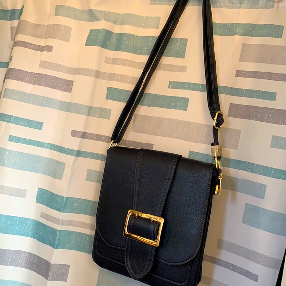 Elegant soft vegan leather crossbody/shoulder bag - Picture 8 of 8